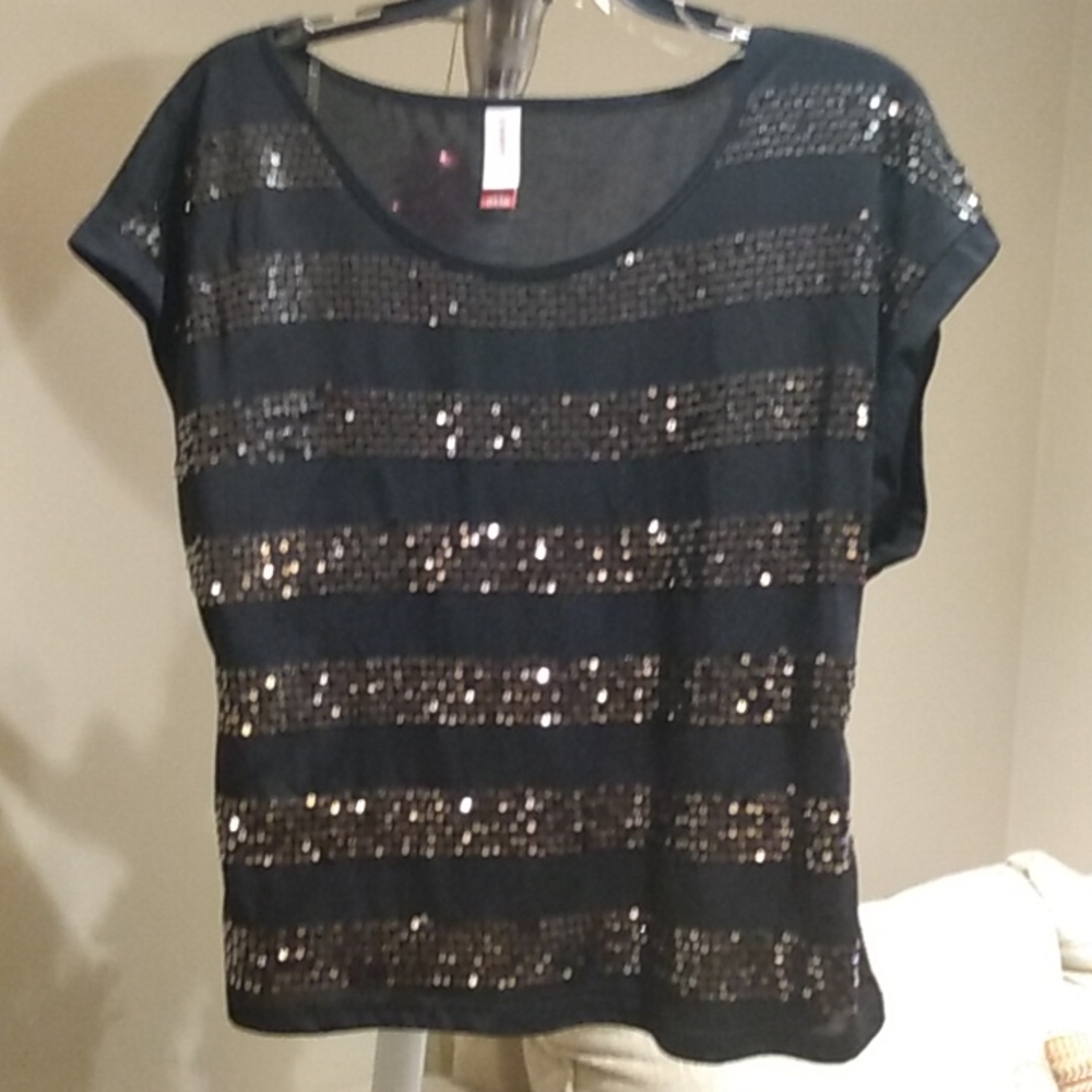 No Boundaries Sparkle Top